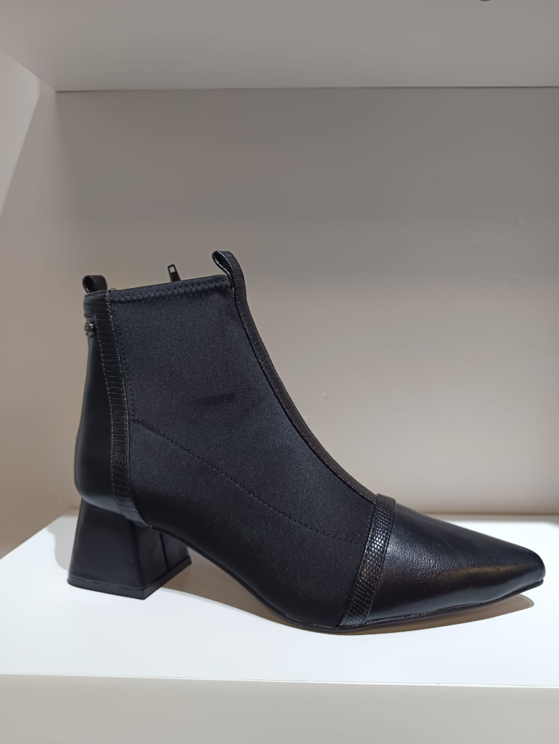 Bota tacón bajo cuadrado piel combinada con licra