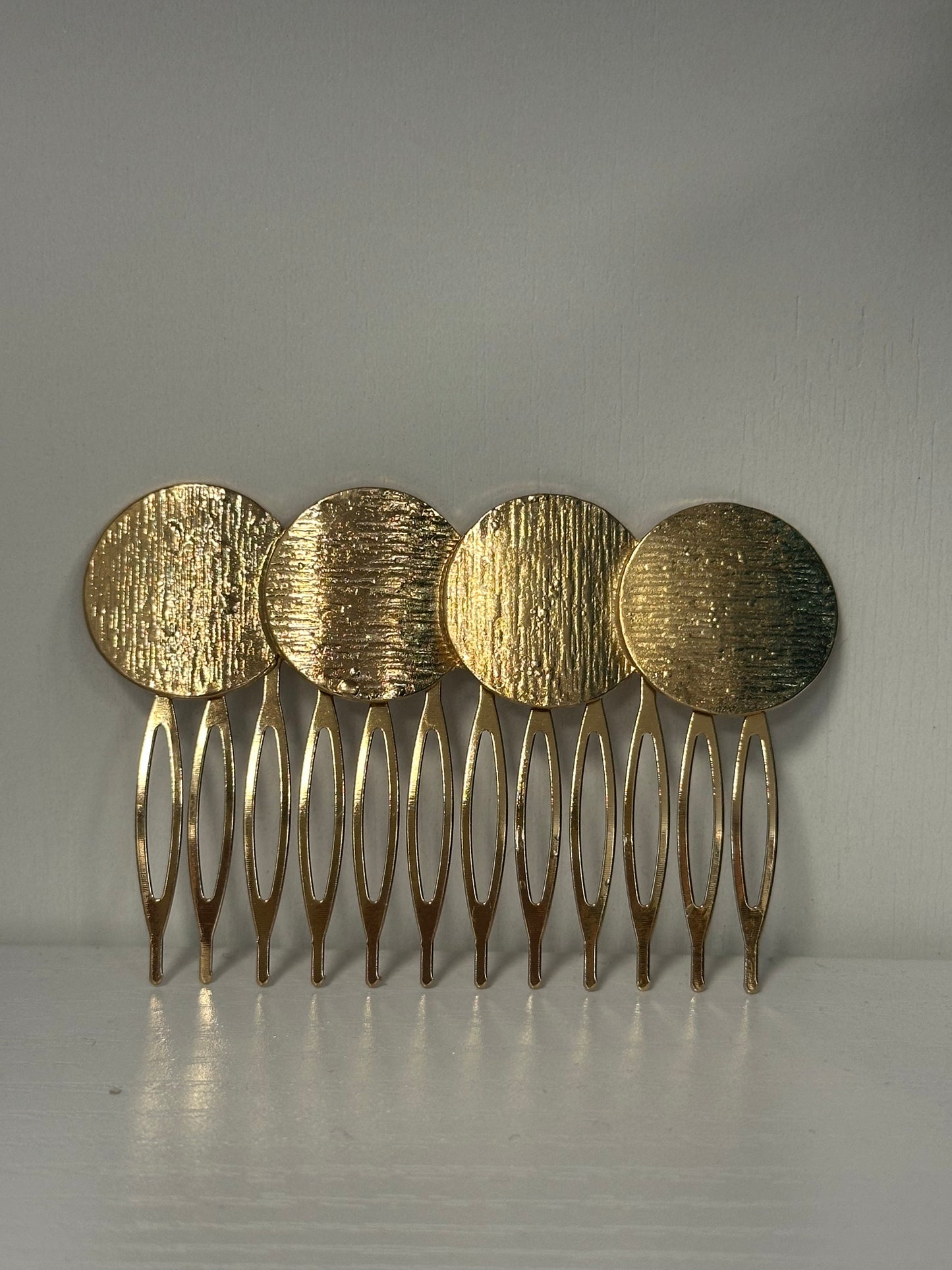 Peinecillo dorado