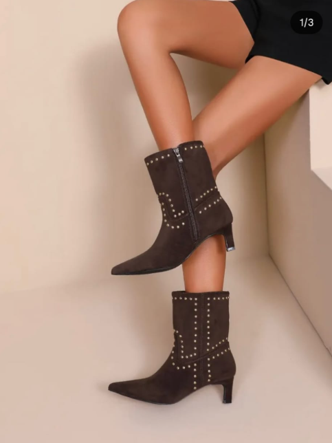 Bota de media cana en piel antelina