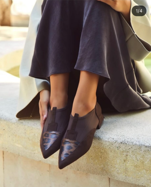 Zapatos bajo combinado en piel antelina y licra