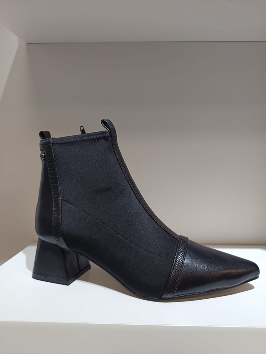 Bota tacón bajo cuadrado piel combinada con licra