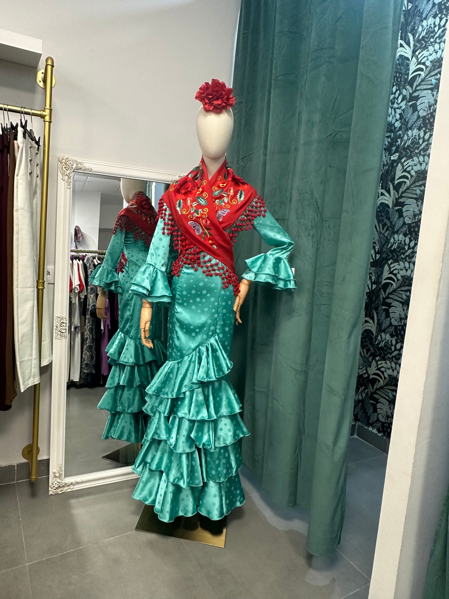 Traje Modelo Lolita satinado