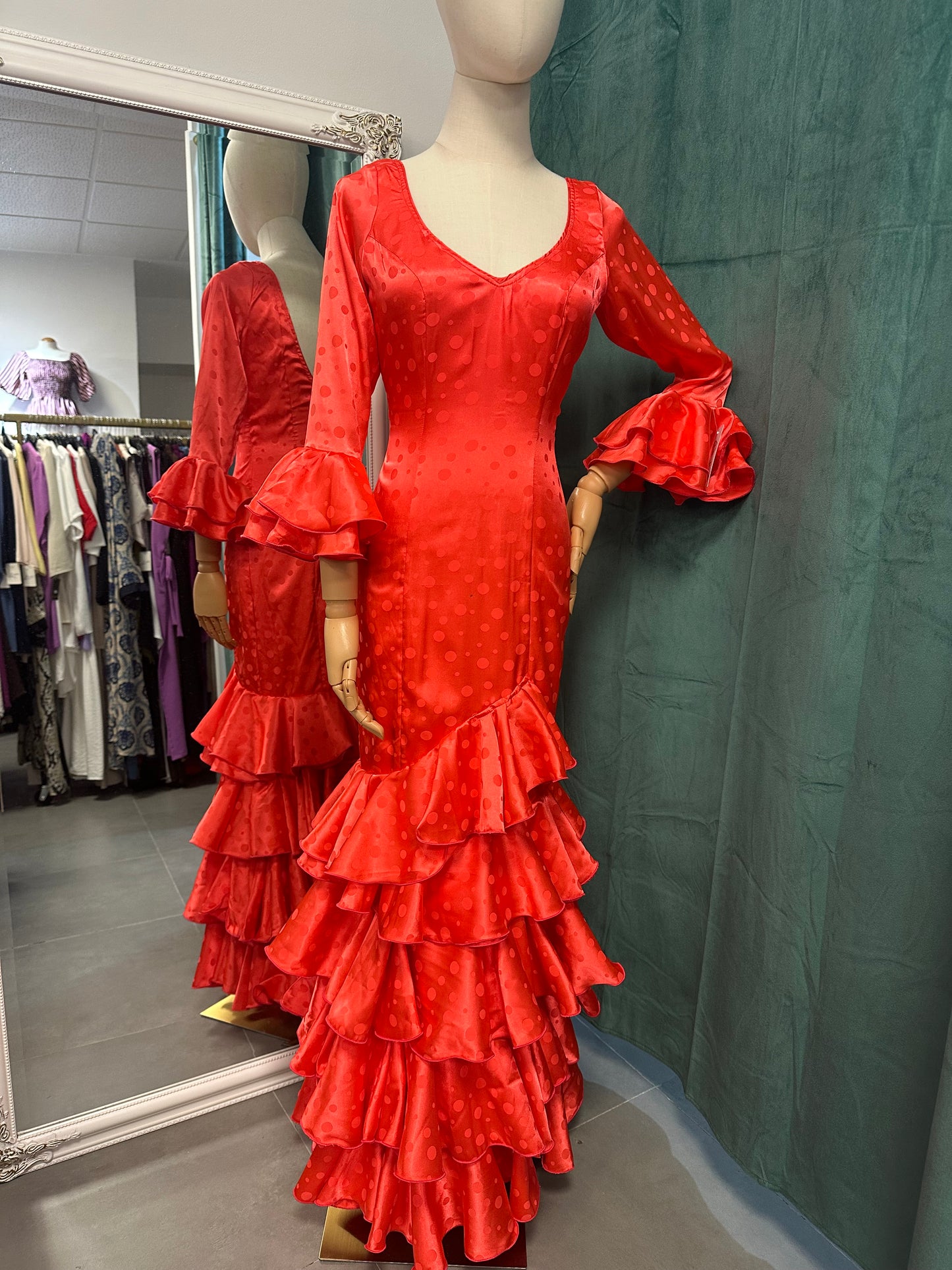 Traje Modelo Lolita satinado