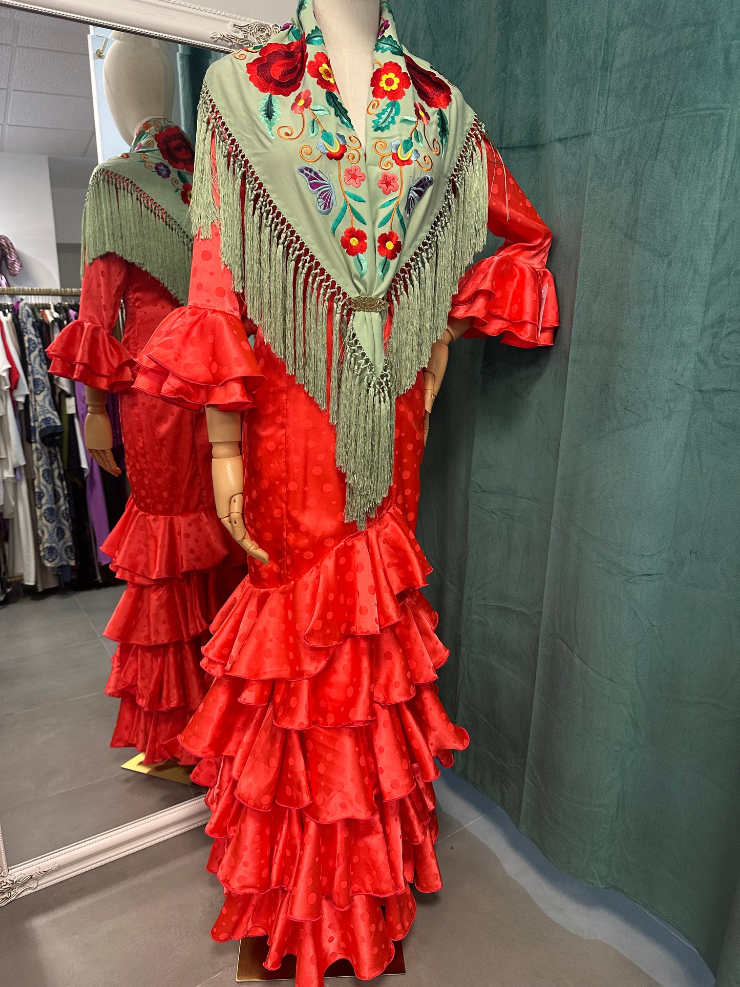 Traje Modelo Lolita satinado