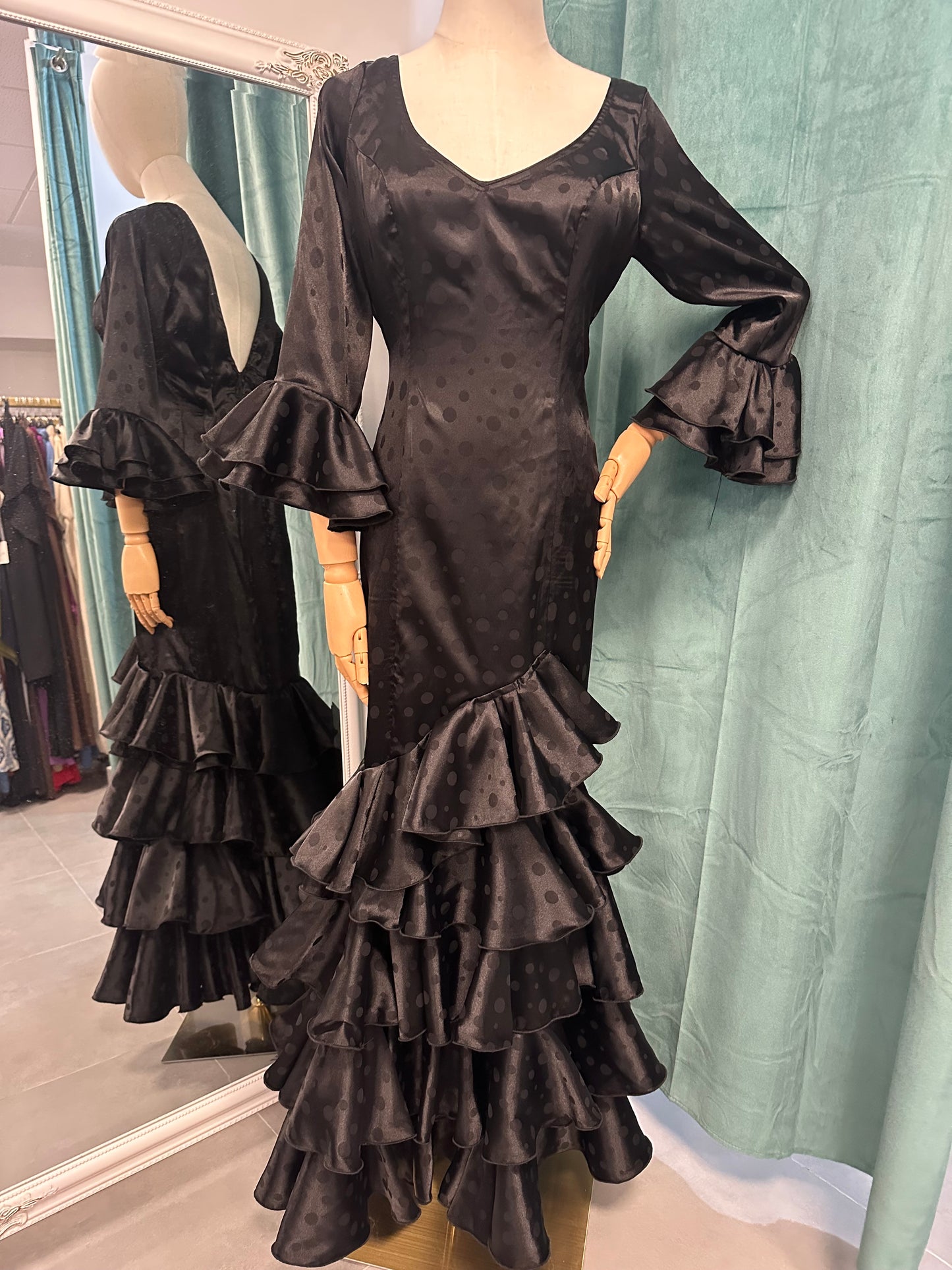 Traje Modelo Lolita satinado