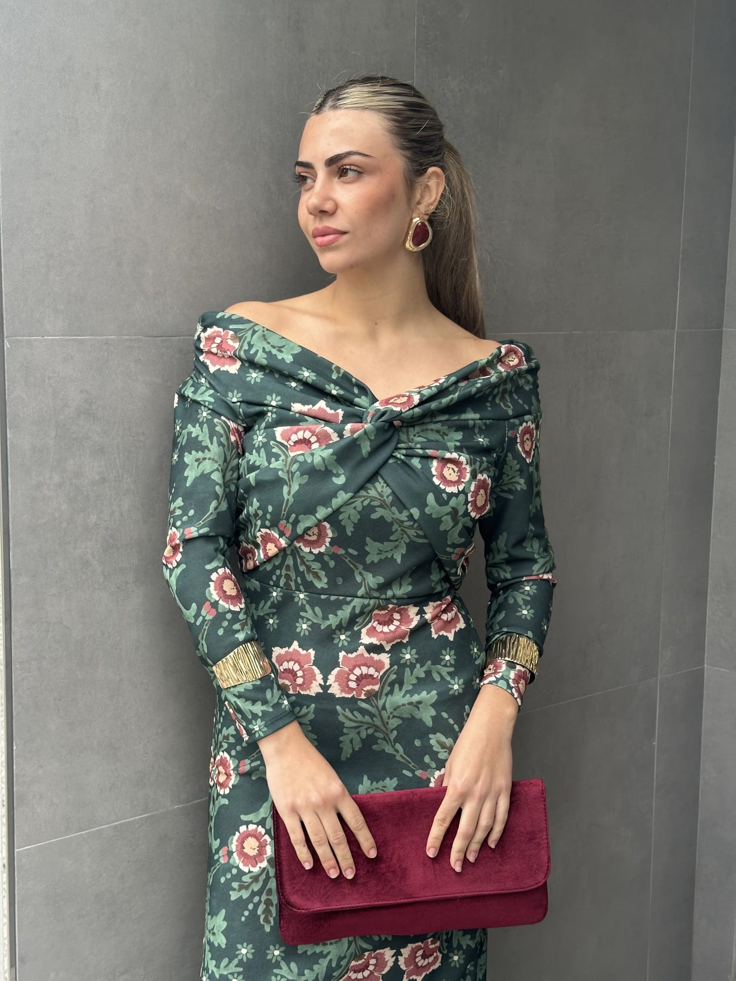 Vestido modelo Nudo