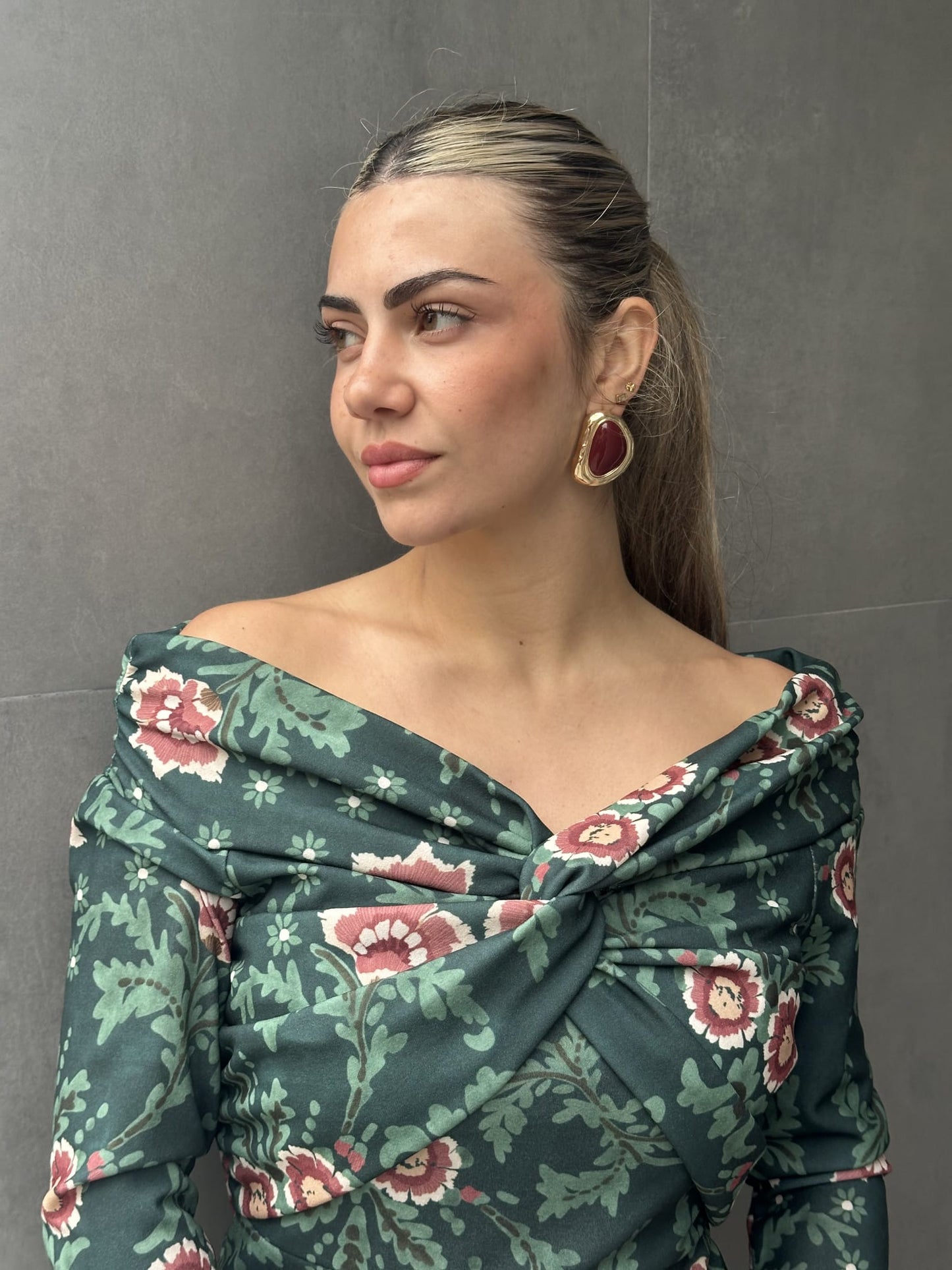 Vestido modelo Nudo