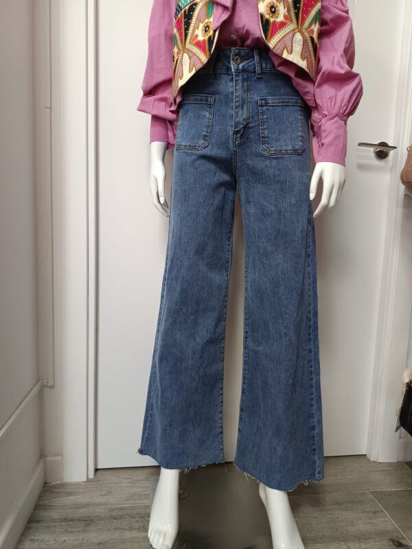 PANTALON VAQUERO CON LICRA PIERNA ANCHA